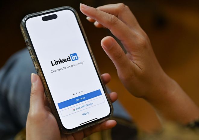 Get the chance to connect with your audience and grow your business with the world's largest professional network, by working with a LinkedIn virtual assistant.