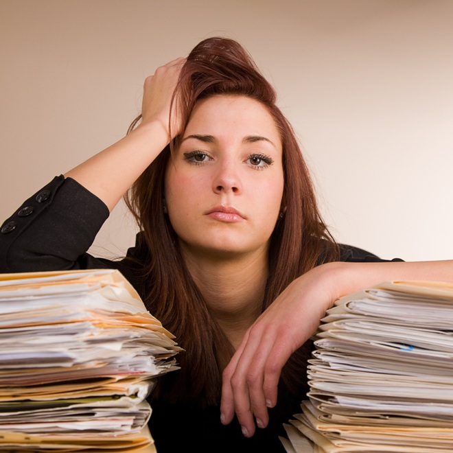 Thinking about working with a VA? Discover and learn all the clear signs, telling you it’s time to hire a virtual assistant — from burnout to missed opportunities.